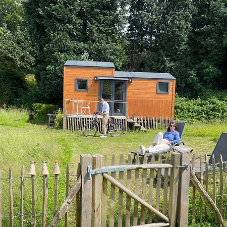 Joly Tiny House Hotel โอเวอไรเซอ ภายนอก รูปภาพ