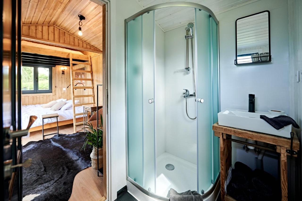 Joly Tiny House Hotel โอเวอไรเซอ ภายนอก รูปภาพ